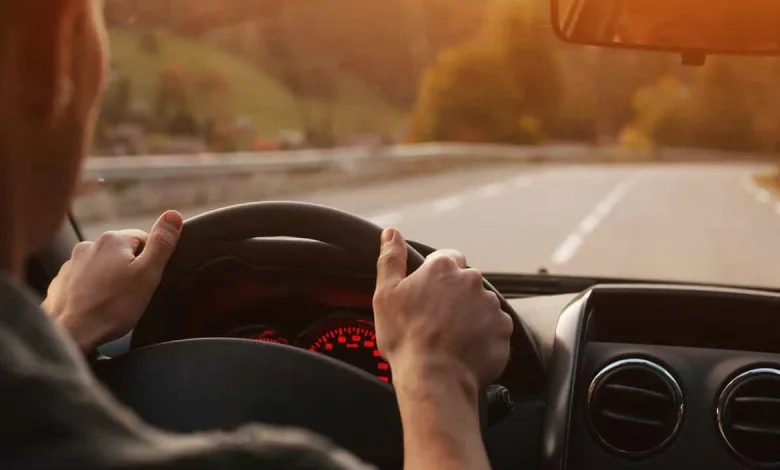 أبرز الأسباب التي تؤدي إلى انحراف السيارة أثناء القيادة