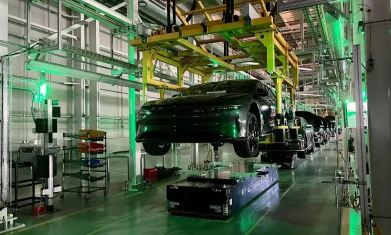 لقطات لخط إنتاج سيارات لوسيد الكهربائية في مدينة الملك عبدالله الاقتصادية