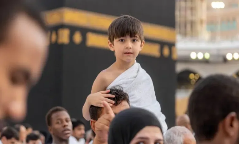 4 تنبيهات بشأن اصطحاب الأطفال عند أداء العمرة