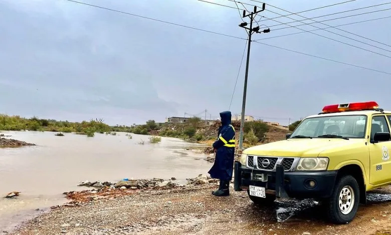 الدفاع المدني تحذر من مواقع الخطر أثناء هطول الأمطار