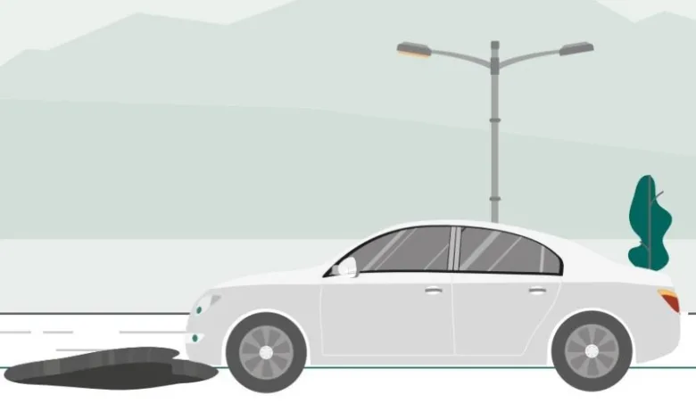 “النقل” توضح آلية التعويض حال تضرر المركبة بسبب الطرق