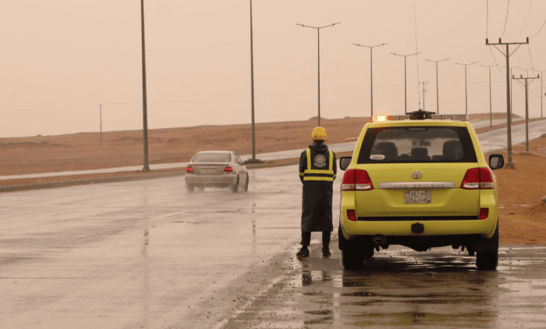إرشادات “الدفاع المدني” لقائدي المركبات حال هطول الأمطار