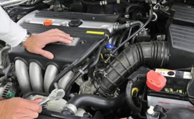 أسباب رائحة الزيت المحترق داخل السيارة أسباب رائحة الزيت المحترق داخل السيارة