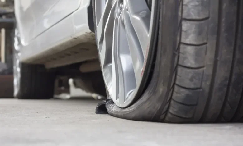 4 نصائح هامة لتفادي انفجار إطارات السيارة أثناء القيادة 4 نصائح هامة لتفادي انفجار إطارات السيارة أثناء القيادة