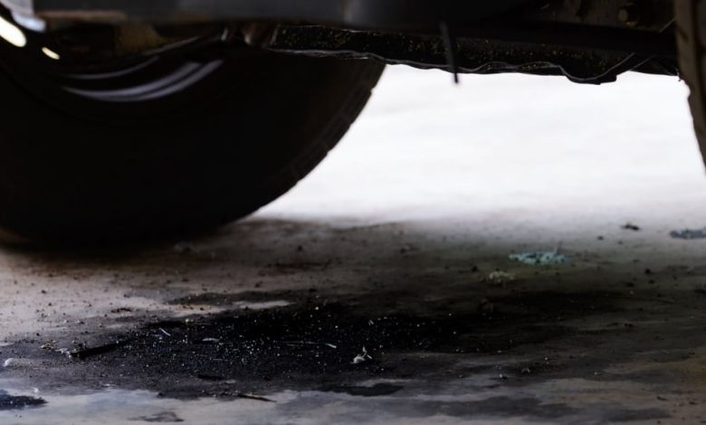 تسريب السوائل من السيارة: ماذا يعنى تسرب ماء أحمر أو أزرق في أرضية السيارة ؟ تسريب السوائل من السيارة: ماذا يعنى تسرب ماء أحمر أو أزرق في أرضية السيارة ؟