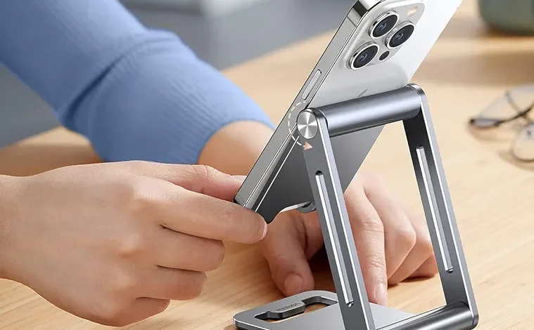 حامل جوال من الالومنيوم قابل للتعديل والطي من يوجرين للمكتب حامل جوال من الالومنيوم قابل للتعديل والطي من يوجرين للمكتب