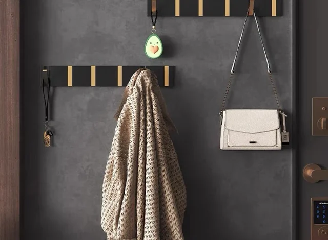 علاقة مناشف وحامل ملابس بتصميم مودرن مميز قابل للطي علاقة مناشف وحامل ملابس بتصميم مودرن مميز قابل للطي