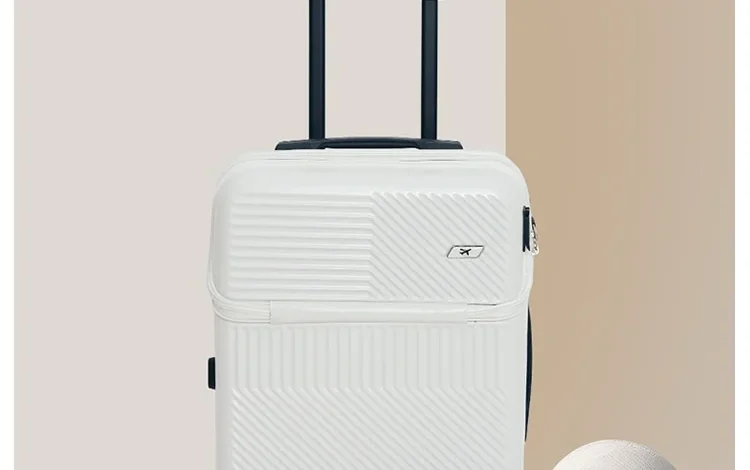 حقيبة سفر مع قفل و مدخل شحن USB بنصف السعر حقيبة سفر مع قفل و مدخل شحن USB بنصف السعر