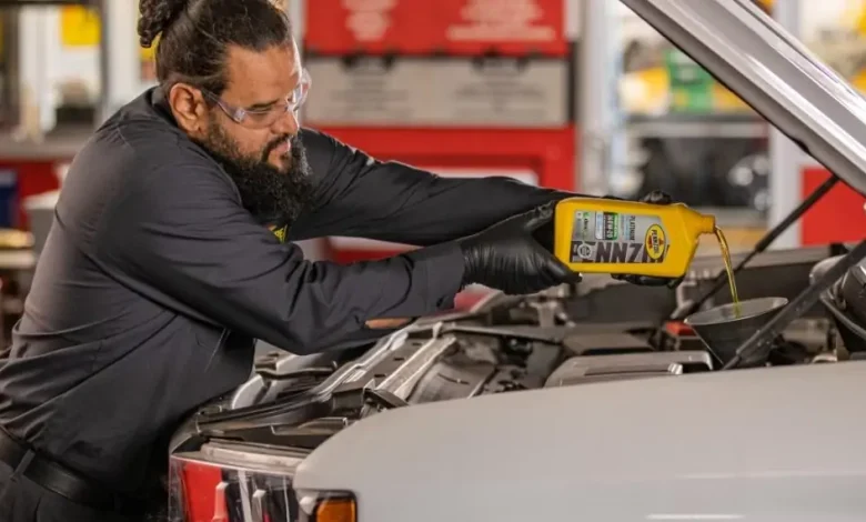 10 أسباب لتسرب زيت المحرك و 6 طرق للعلاج 10 أسباب لتسرب زيت المحرك و 6 طرق للعلاج