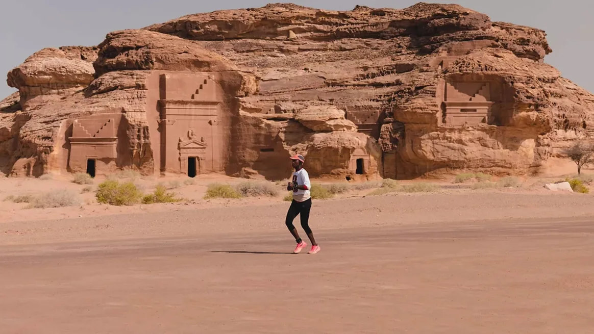 "لهيب العلا" يغلق بعض الطرق كلياً وجزئياً