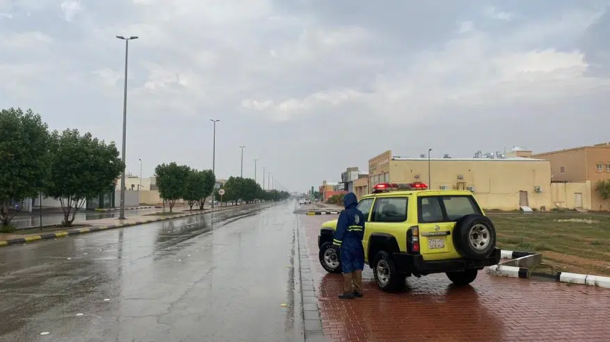 الدفاع المدني: احذروا الاقتراب من تجمعات السيول وعبور الأودية