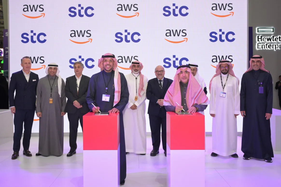 مجموعة stc وAWS تعلنان عن شراكة استراتيجية لدفع أجندة التحول الرقمي