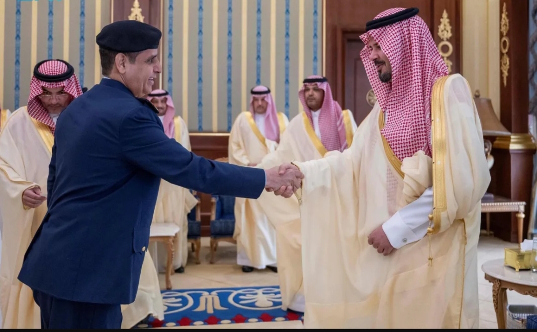 وزير الداخلية يثمن جهود الحفاظ على أمن الوطن وزير الداخلية يثمن جهود الحفاظ على أمن الوطن
