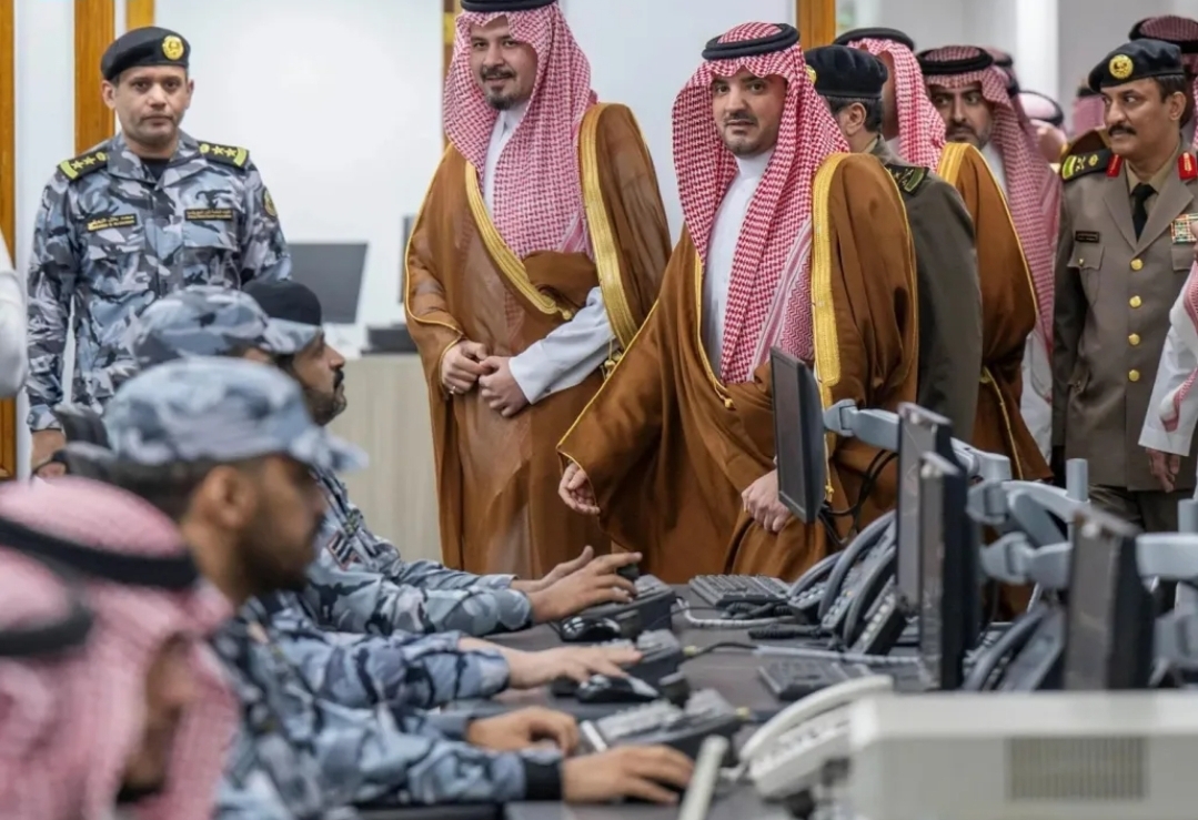 وزير الداخلية يزور المسجد النبوي ويتفقد مركز العمليات وزير الداخلية يزور المسجد النبوي ويتفقد مركز العمليات