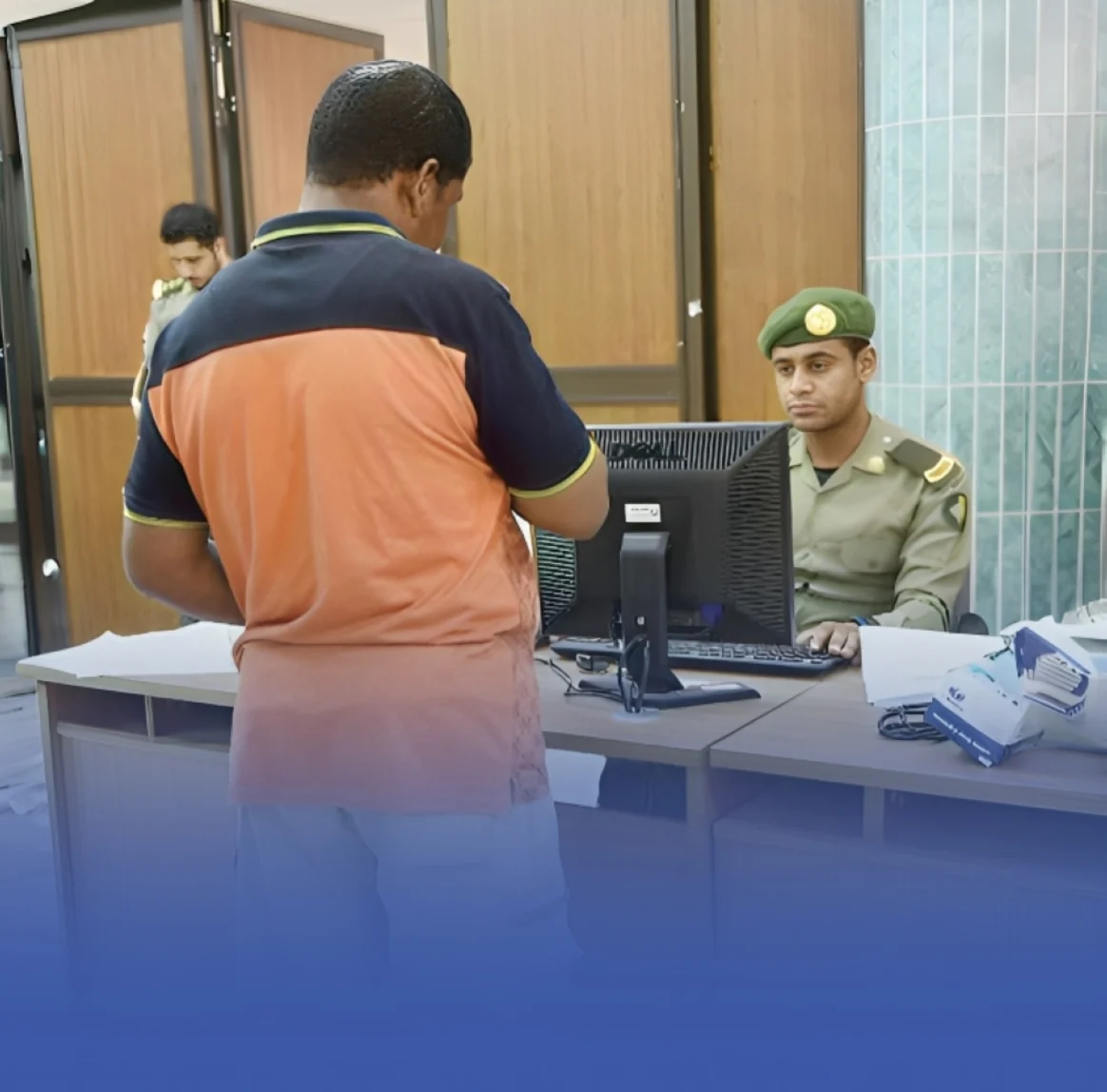 "الجوازات" تصدر 15 ألف قرار إداري بحقّ مخالفين للأنظمة "الجوازات" تصدر 15 ألف قرار إداري بحقّ مخالفين للأنظمة