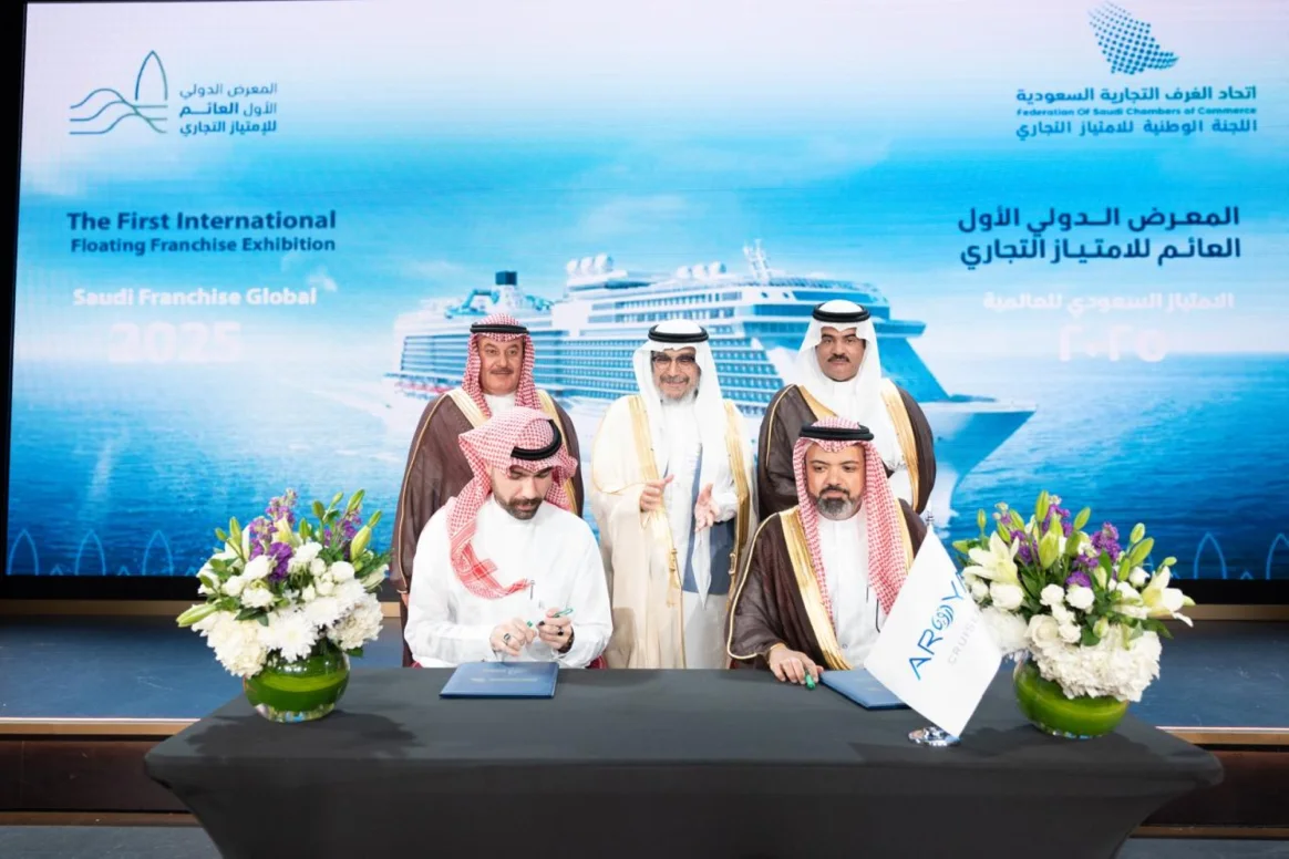 بأول معرض عائم.. العلامات السعودية تبحر نحو العالمية بأول معرض عائم.. العلامات السعودية تبحر نحو العالمية