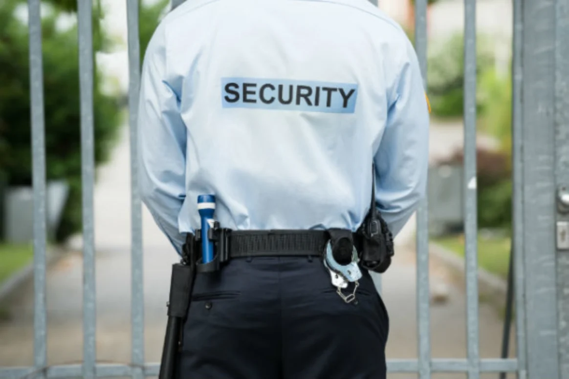 قصر الحراسات الأمنية في 8 أنشطة على وقت العمل قصر الحراسات الأمنية في 8 أنشطة على وقت العمل