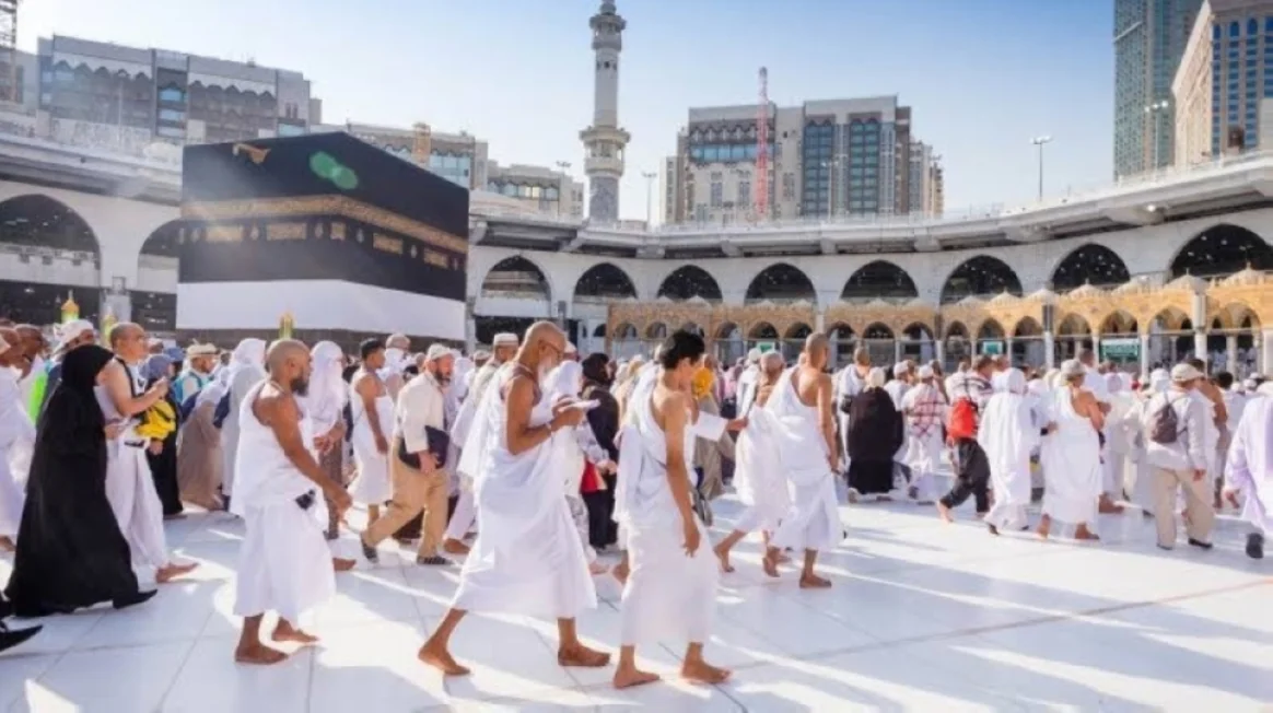 "الحج": نصف مليون حاج وصلوا إلى المملكة "الحج": نصف مليون حاج وصلوا إلى المملكة