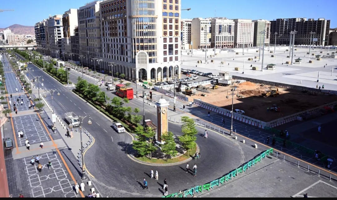 استكمال تهيئة طرق محورية ومسارات آمنة بمحيط المسجد النبوي استكمال تهيئة طرق محورية ومسارات آمنة بمحيط المسجد النبوي