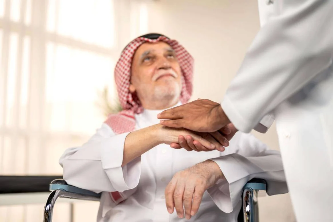 المملكة نموذج رائد في الاهتمام بكبار السن المملكة نموذج رائد في الاهتمام بكبار السن