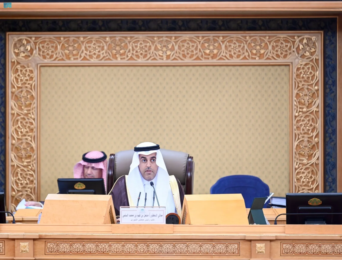 "الشورى" يطالب "التعليم" بإعادة النظر في العام الدراسي المطوّل "الشورى" يطالب "التعليم" بإعادة النظر في العام الدراسي المطوّل