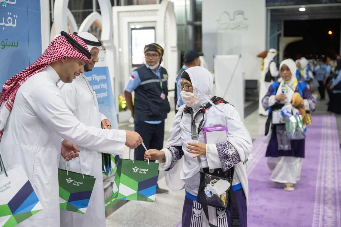 الخطوط السعودية تودع آخر فوج من الحجاج الخطوط السعودية تودع آخر فوج من الحجاج