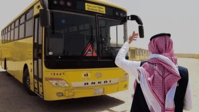 إرشادات للطلاب عند انتظار الحافلة المدرسية