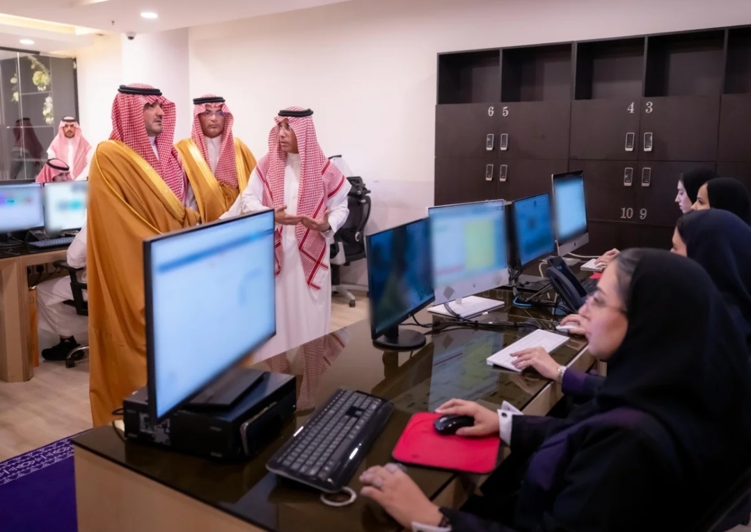 وزير الداخلية يتابع سير العمل بوكالة الأحوال المدنية