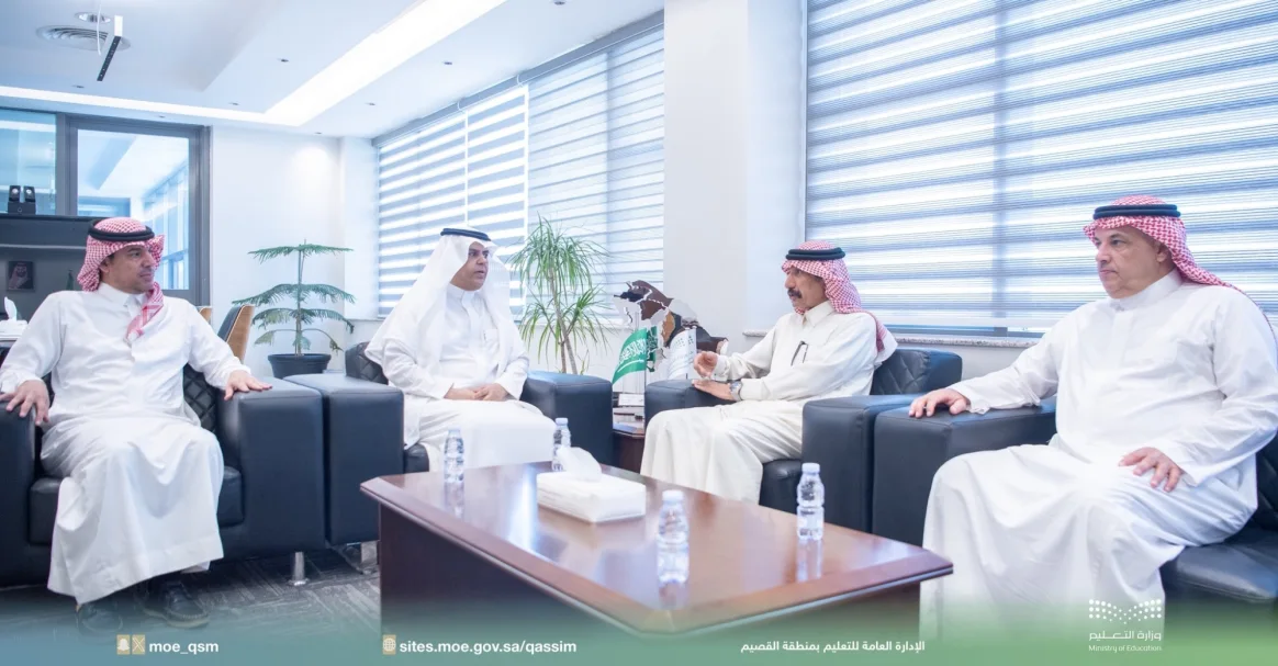 مواطن يتبرع بإقامة مبنييْنِ مدرسييْنِ مواطن يتبرع بإقامة مبنييْنِ مدرسييْنِ