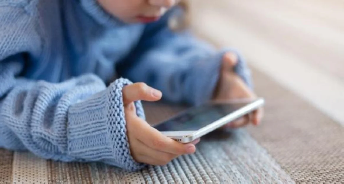 لحماية القُصَّر.. أداة ذكاء لمعرفة عمر مستخدمي "يوتيوب"
