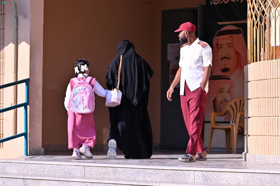 "التعليم": تجاوز الغياب 10% يحرم الطالب من الانتقال للعام التالي "التعليم": تجاوز الغياب 10% يحرم الطالب من الانتقال للعام التالي