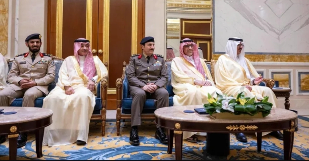 وزير الداخلية وأمير الكويت يبحثان التعاون الأمني وزير الداخلية وأمير الكويت يبحثان التعاون الأمني