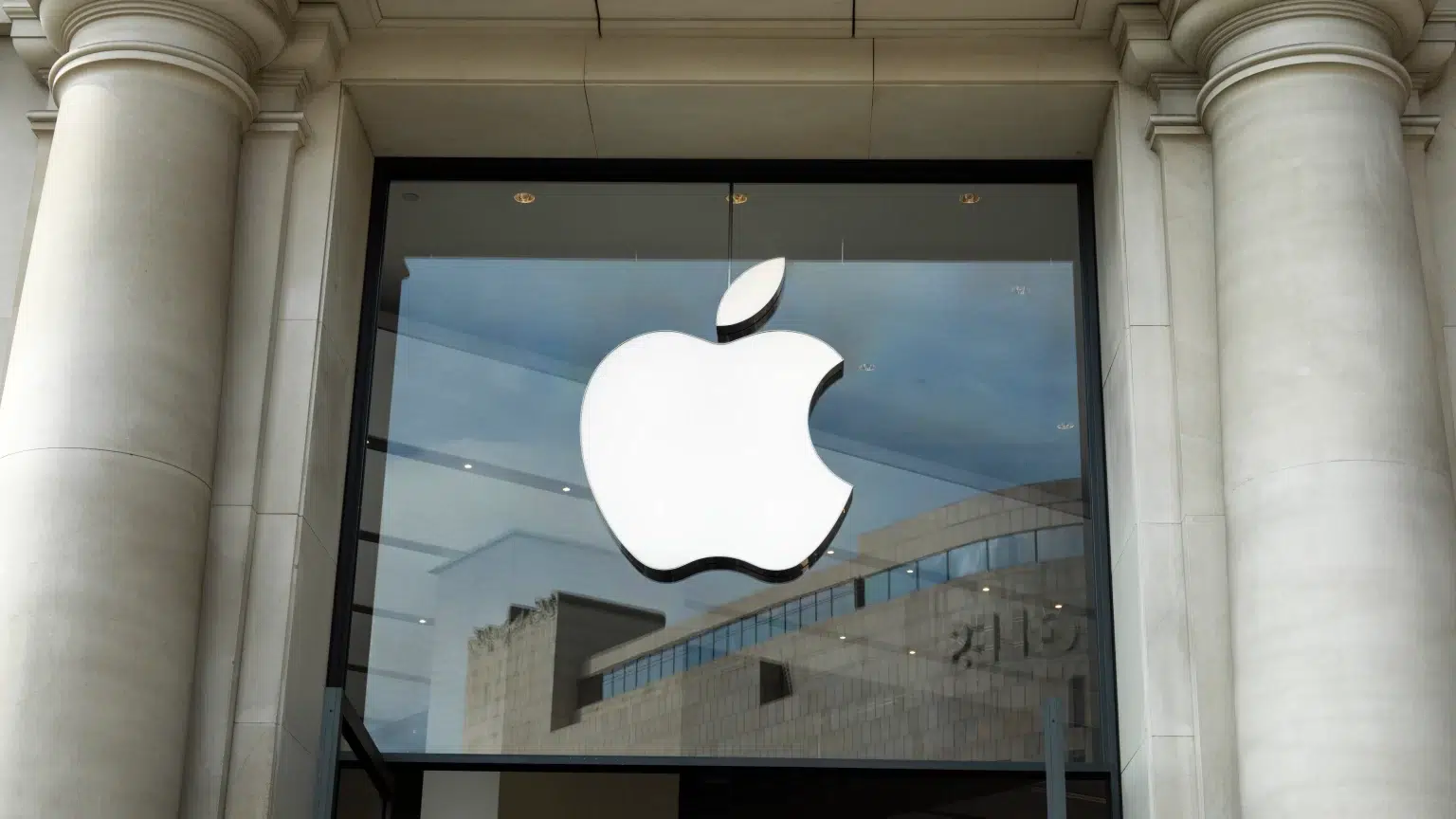 السيبراني بشأن تحديثات منتجات Apple