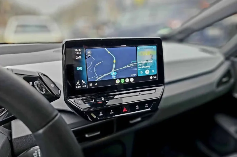 "جوجل" تُصلح أعطال تطبيق Android Auto للسيارات