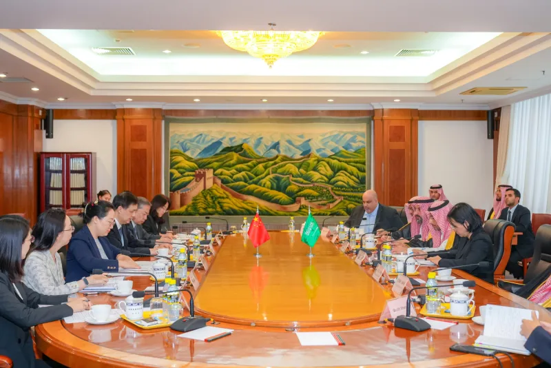 الخريف يبحث توطين التصنيع المتقدم مع الصين