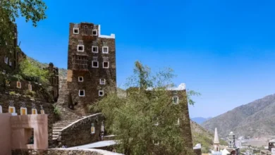 مخالفات للذوق العام تغلق "لاونجات" في عسير مخالفات للذوق العام تغلق "لاونجات" في عسير