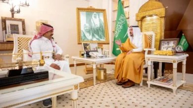 أمير القصيم يكرم مواطناً أنقذ سكان حي من مركبة مشتعلة أمير القصيم يكرم مواطناً أنقذ سكان حي من مركبة مشتعلة