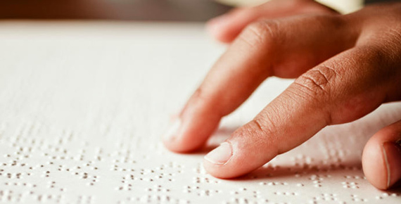 ابتكار جهاز للمكفوفين يُمكنهم من القراءة