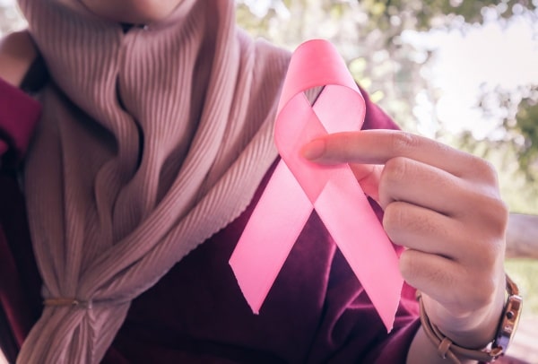 طريقة لتحسين فاعلية علاج سرطان الثدي بين النساء الأصغر سنًّا طريقة لتحسين فاعلية علاج سرطان الثدي بين النساء الأصغر سنًّا
