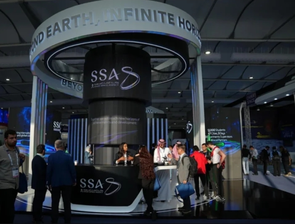 نجاح إطلاق قمرين صناعيين سعوديين للفضاء