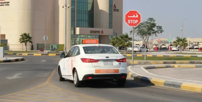 "المرور" يدشن مشروعًا لإنشاء 5 مدارس لتعليم القيادة