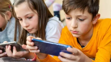 أمراض عديدة تنتظر مستخدمي الهواتف في الصغر
