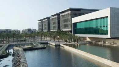 "كاوست" تحول مخلفات الشوكولاتة إلى صبغة زرقاء ثمينة