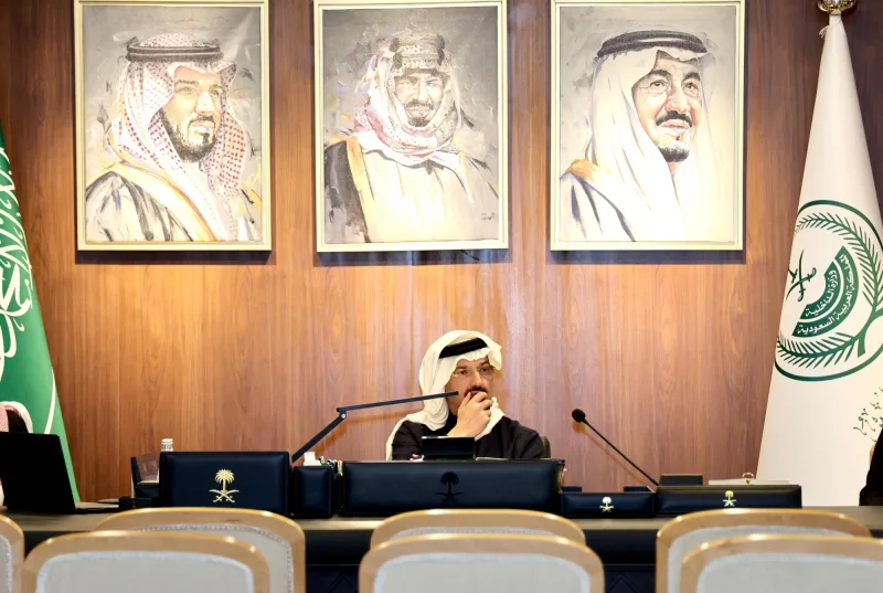 أمير عسير يسلم وثائق تملك وحدات سكنية لمستفيدي "سكن"