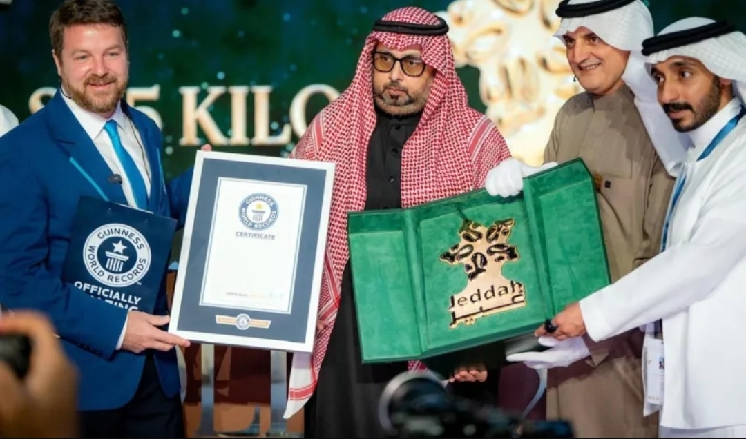 تسجيل شعار موسم جدة في "غينيس" كأثقل درع من الذهب