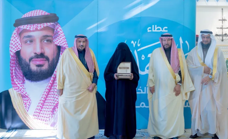 تسليم وثائق السكن للمستفيدين من تبرُّع ولي العهد بالقصيم تسليم وثائق السكن للمستفيدين من تبرُّع ولي العهد بالقصيم